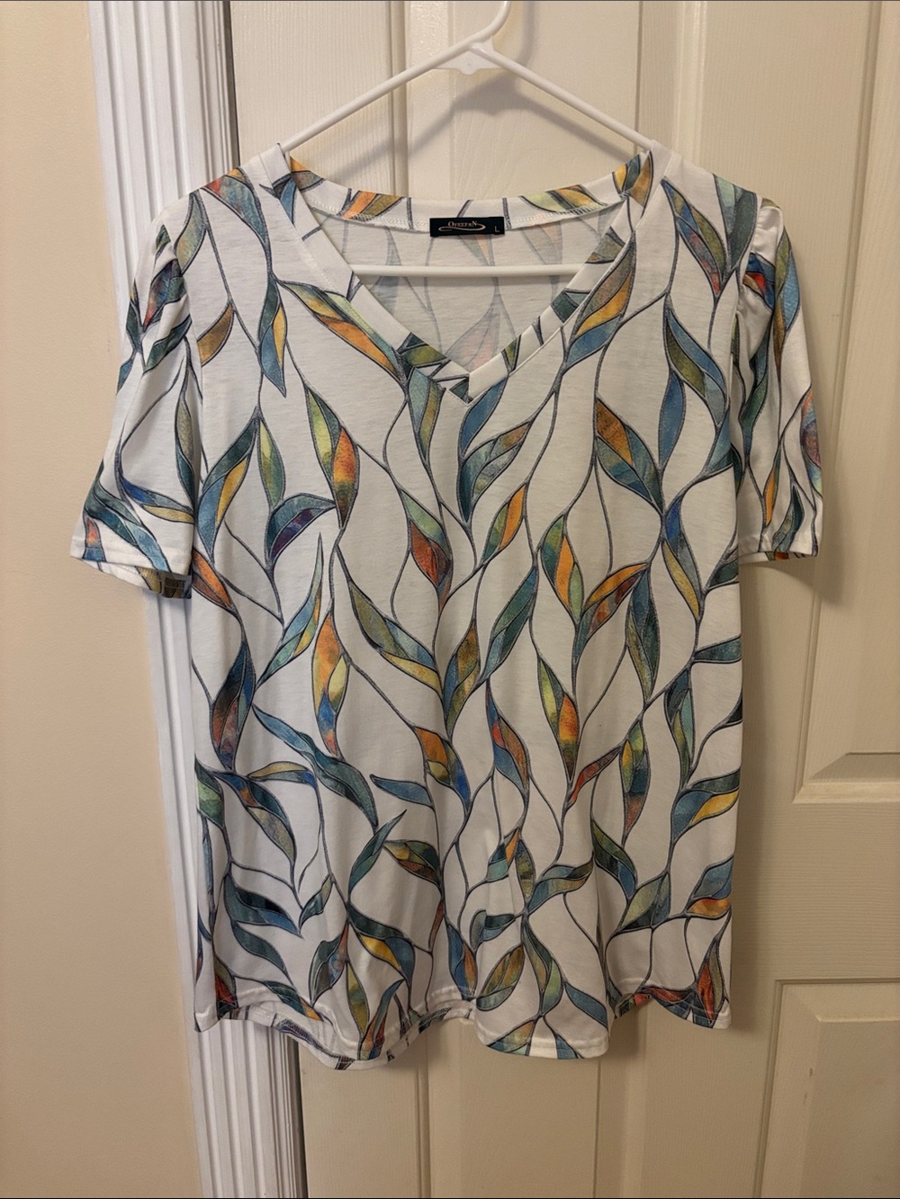 Ofeefan White V-Neck Short Sleeve Top with Multicolor Leaf Print